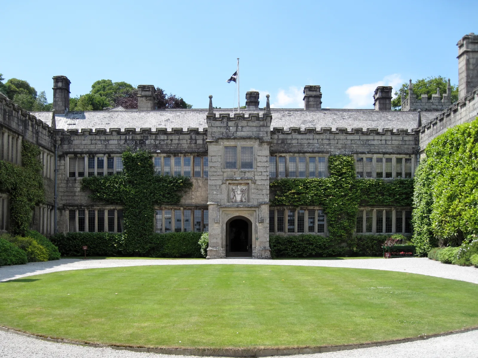 Lanhydrock: Victorian House, Gardens and Woodland Walks Near Bodmin